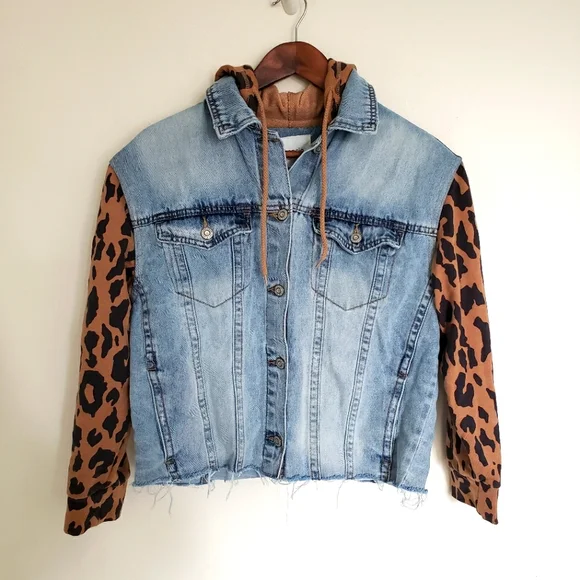 ๐SOLD๐ Kensie Jeans Jean Jacket Womens Size Medium Leopard Print Raw Hem - Picture 11 of 11